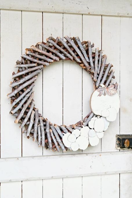 Start-With-A-Basic-Wood-Wreath-And-Make-It-Your-Own_thumb.jpg