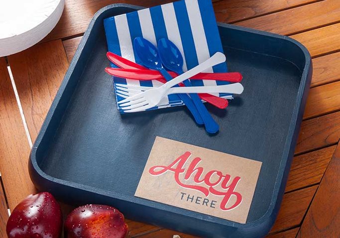 Nautical-Party-Tray-Plaid-Crafts-DIY-4th-of-July.jpg