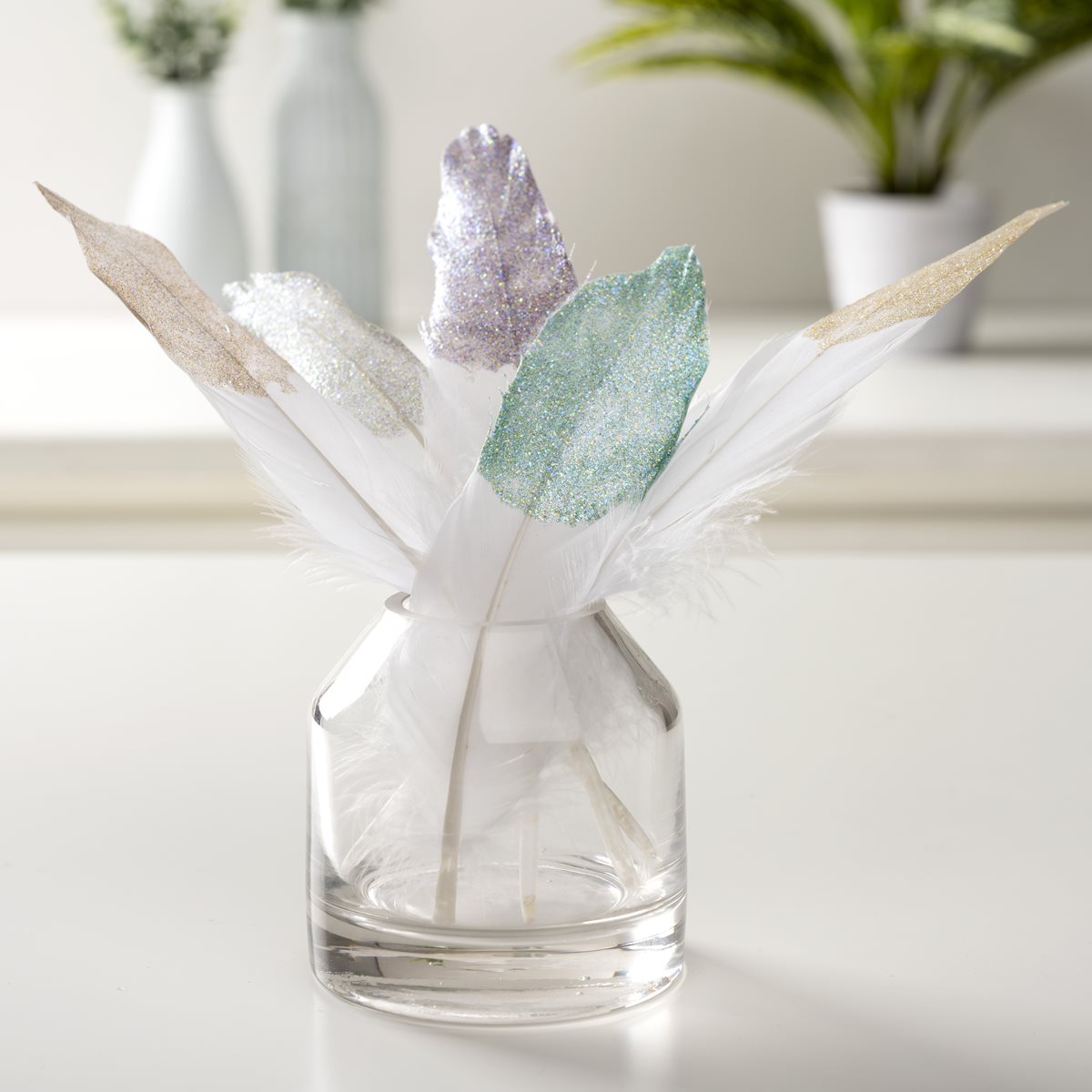 FolkArt Glitterific Fine Decorative Feathers