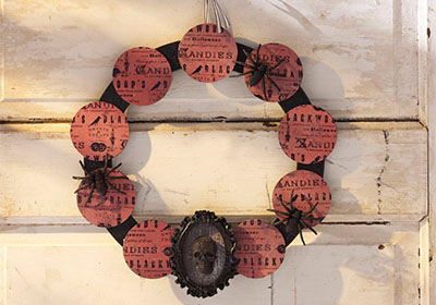 Mod Podge Sparkle Skull Circle Wreath