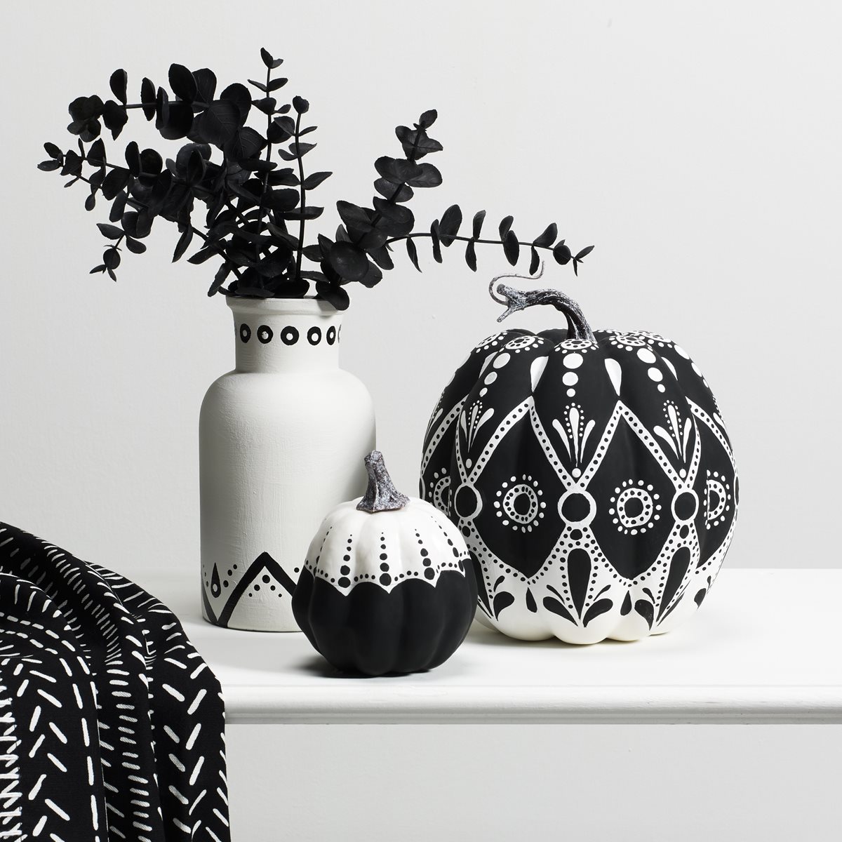 Black & White Mandala Pumpkins, Vase & Tray