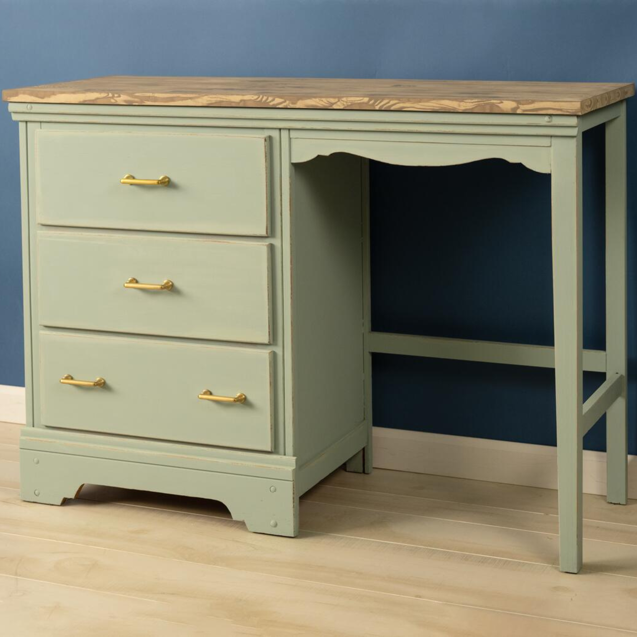 Faux Wood Grain Desk with FolkArt Home Decor Chalk Paint