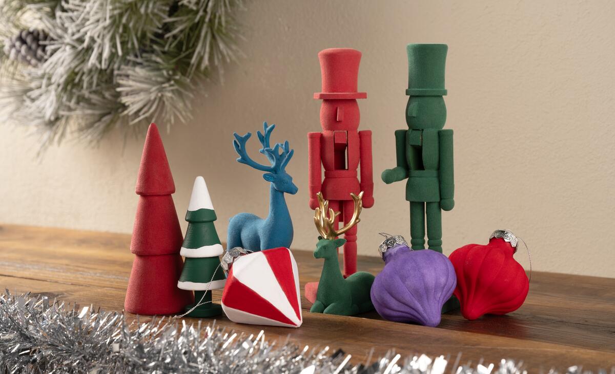 Velvet Crush Flocked Christmas Décor