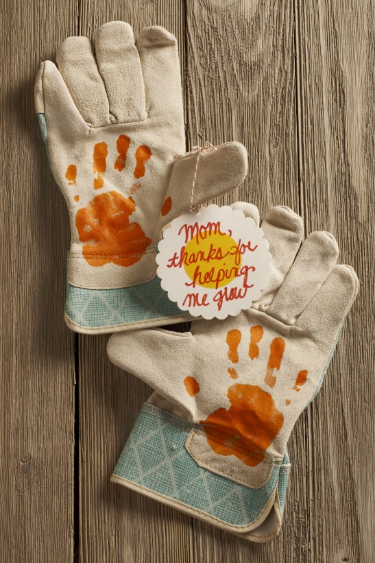 https://plaidonline.com/plaid/img/blog/2016/04/blog-mothers-day-gloves-03.jpg
