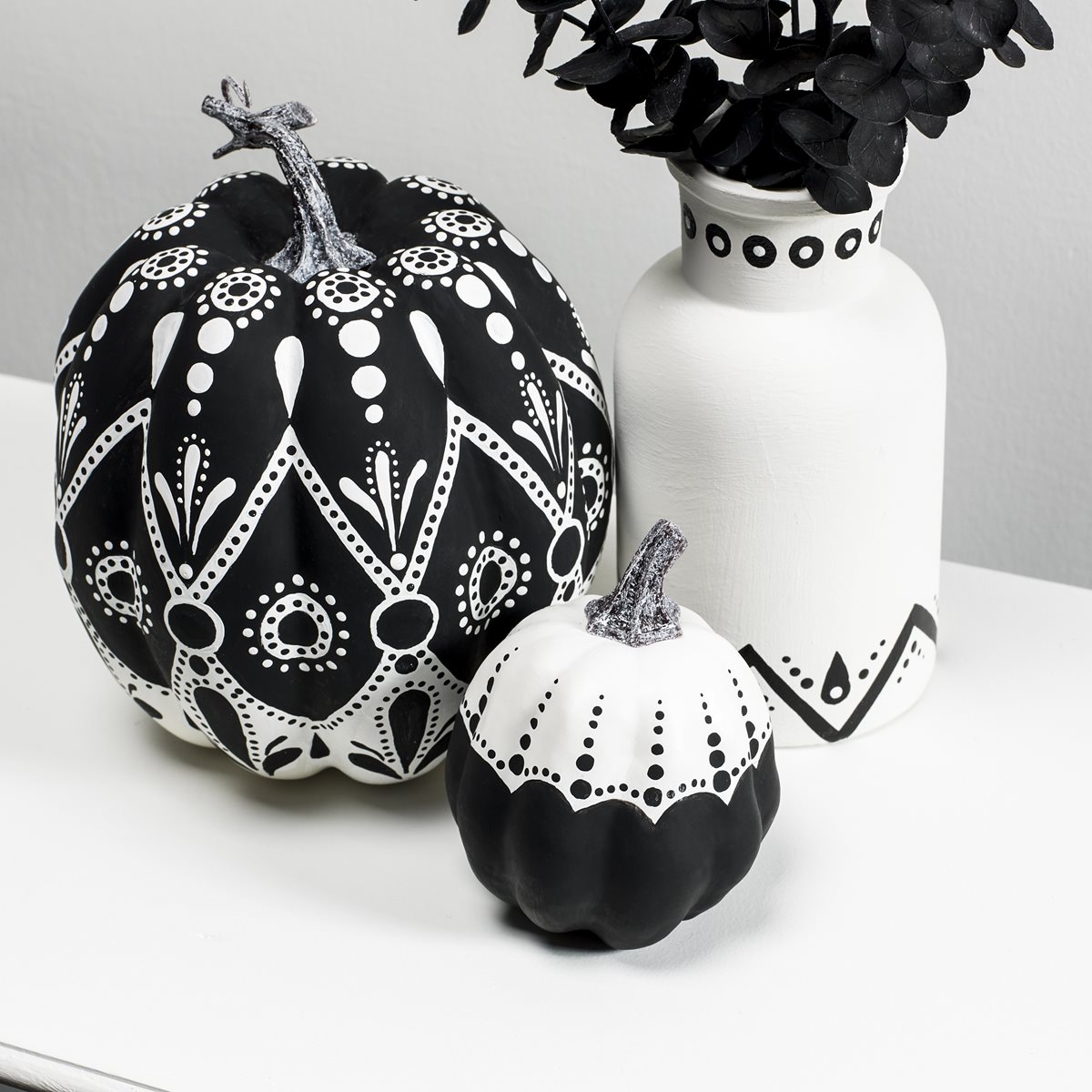 Black & White Mandala Pumpkins, Vase & Tray