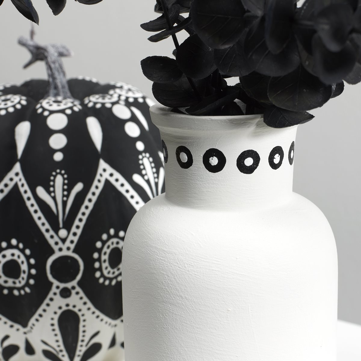 Black & White Mandala Pumpkins, Vase & Tray