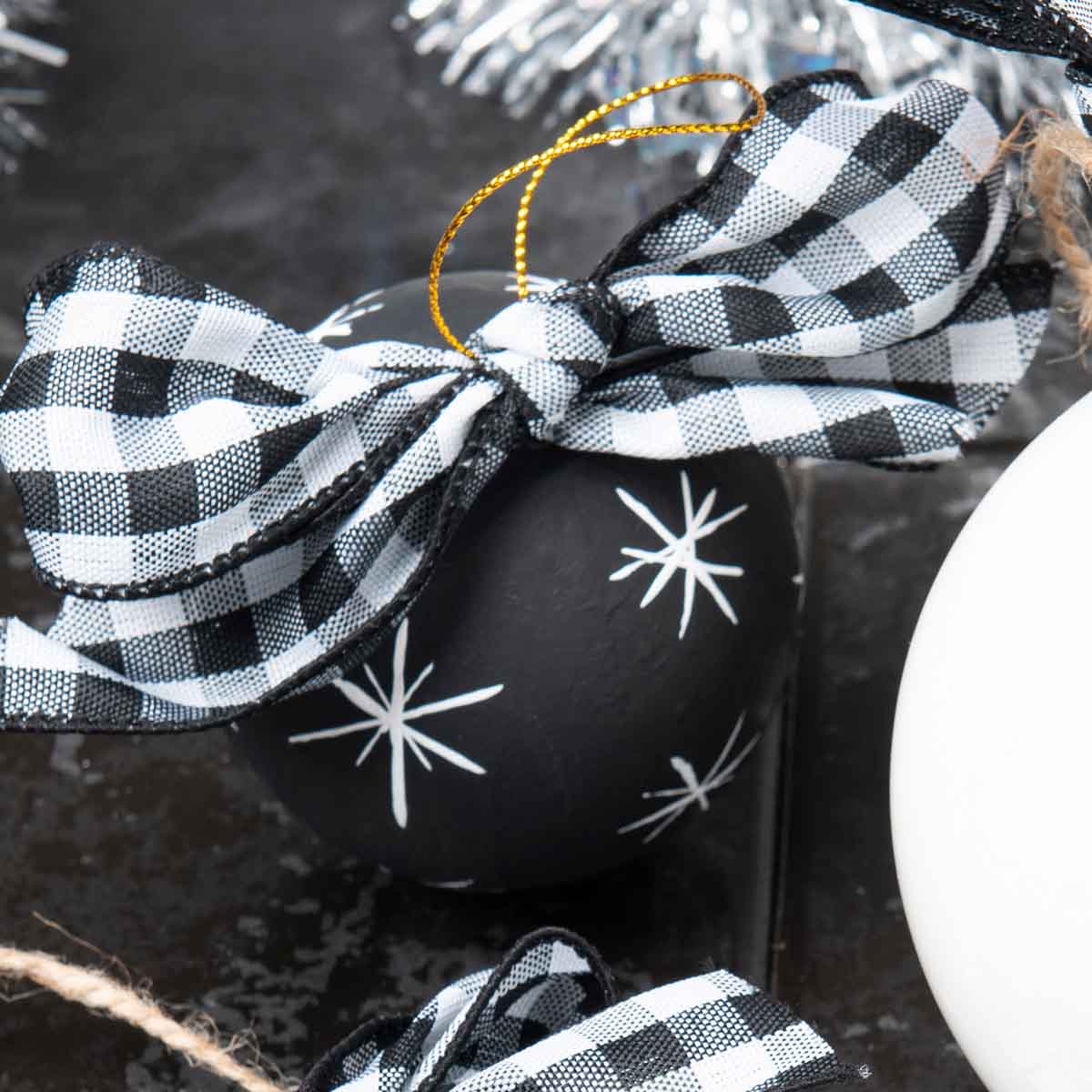 Black and White Ornament Set