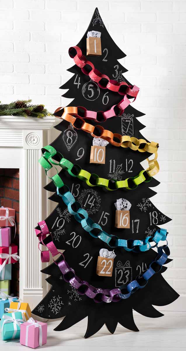 Chalkboard and Paper Chain Christmas Advent Tree