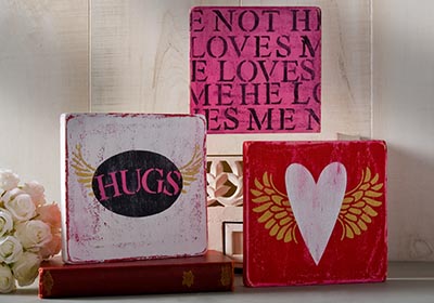 Valentine Hearts and Hugs Plaques
